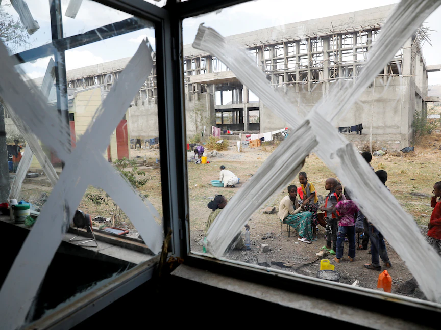 نازحون في حرم جامعة باتت مأوى مؤقتاً للنازحين بإقليم تيجراي - 15 مارس 2021 - REUTERS