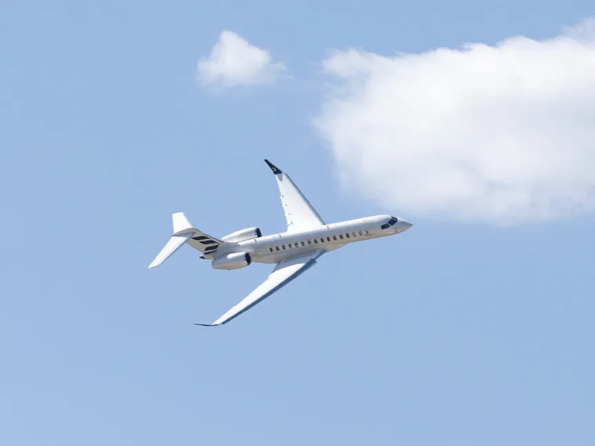طائرة "جلوبال 8000" من شركة "بومباردييه" خلال عرض جوي. 22 يوليو 2026 - @Bombardier