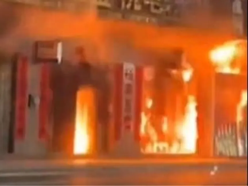 حريق بمبنى سكني في جنوب الصين. 10 ديسمبر 2025 - X@shanghaidaily