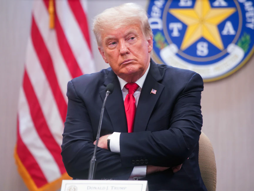 الرئيس الأميركي السابق دونالد ترمب خلال زيارة إلى منطقة حدودية في ولاية تكساس، 30 يونيو 2021 - REUTERS