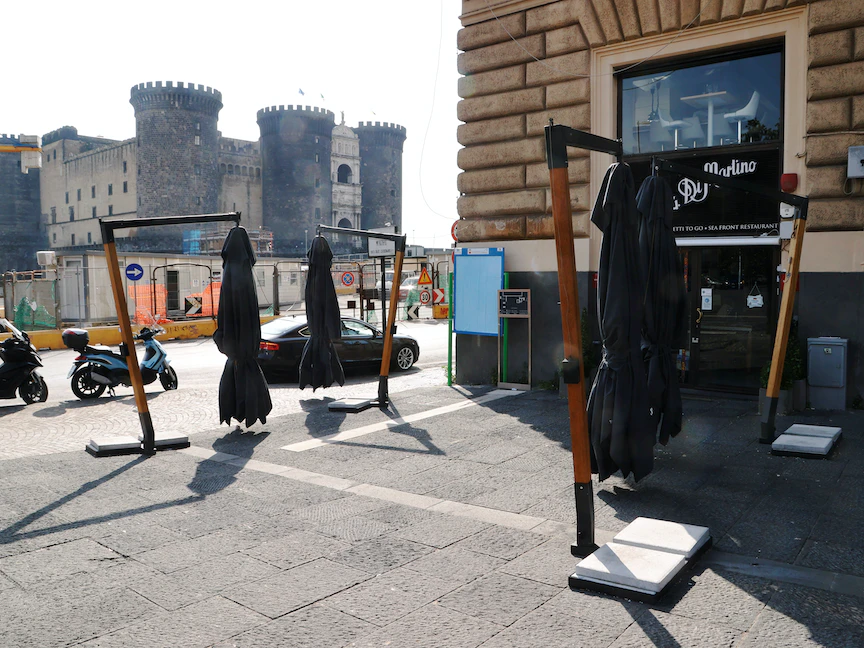 تفشي مرض فيروس كورونا في نابولي الإيطالية - REUTERS