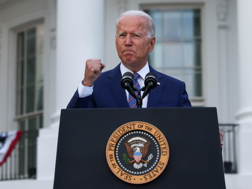 الرئيس الأميركي جو بايدن يلقي كلمة في البيت الأبيض خلال الاحتفال بـ"عيد الاستقلال" - 4 يوليو 2021 - REUTERS