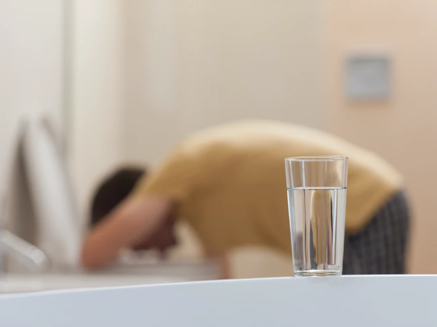 الغثيان أحد أعراض الاصابة بالرداب القولوني - Getty Images