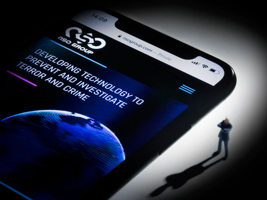 موقع شركة NSO Group مفتوحاً على شاشة هاتف ذكي - AFP