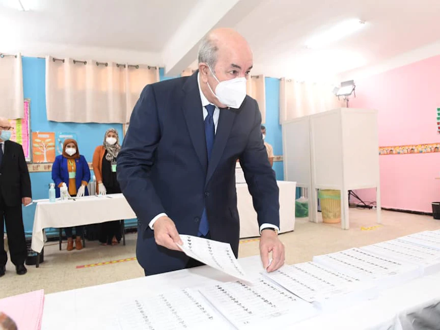 الرئيس الجزائري عبد المجيد تبون يدلي بصوته في الانتخابات التشريعية - 12 يونيو 2021 - facebook@AlgerianPresidency
