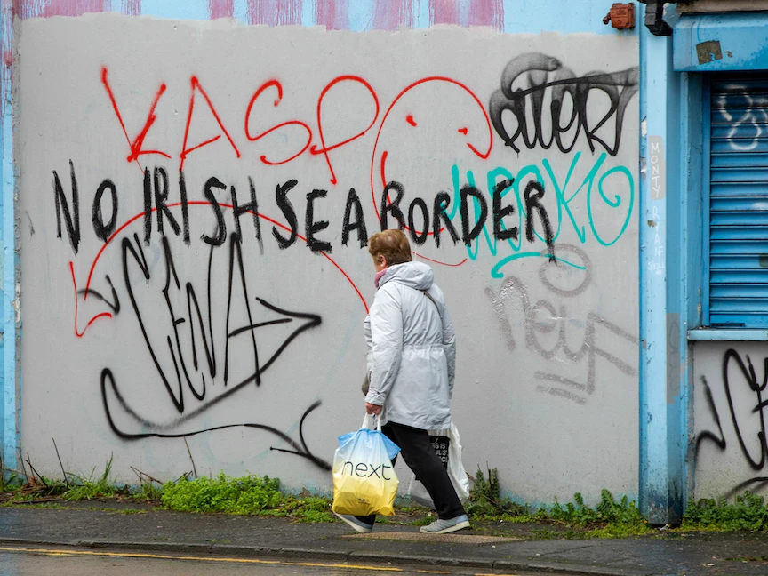 بريطانيا وأيرلندا الشمالية تطالبان بتحرك السلع بحرية وتأمين منتجات الأيرلنديين 