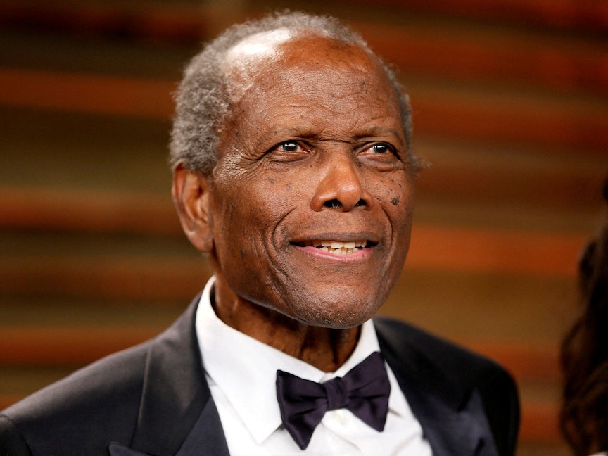 وفاة الممثل سيدني بواتييه أول نجم من أصول إفريقية في هوليوود