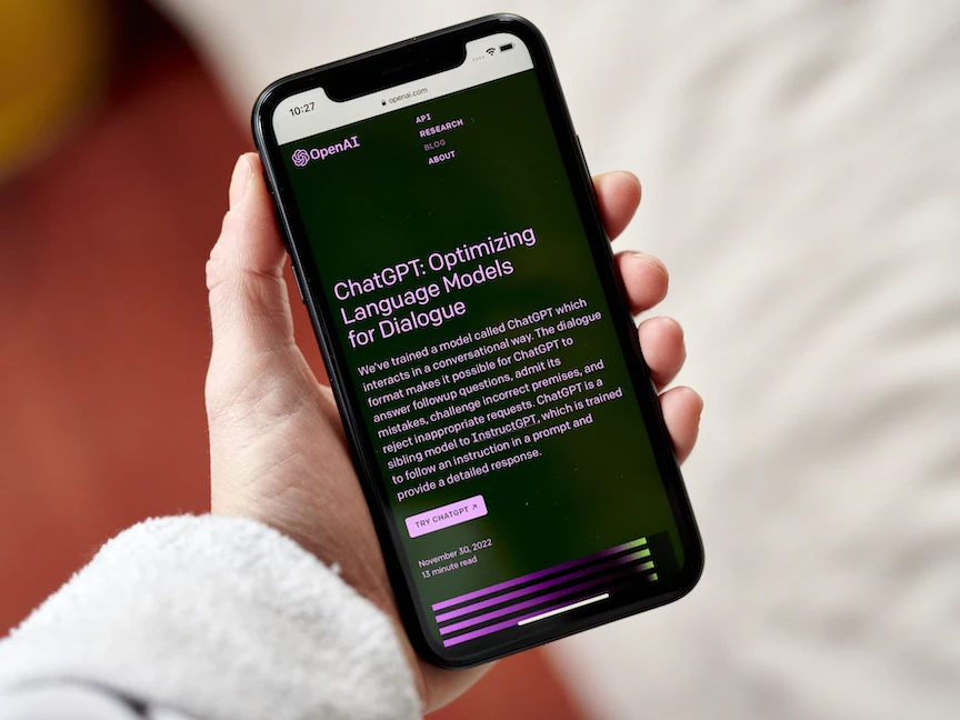 واجهة منصة ChatGPT على هاتف ذكي في نيويورك. 12 يناير 2023 - Bloomberg