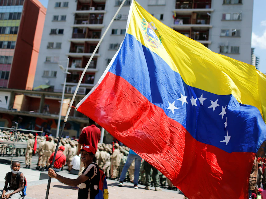 فنزويلا.. كراكاس تغير الشعار والعلم