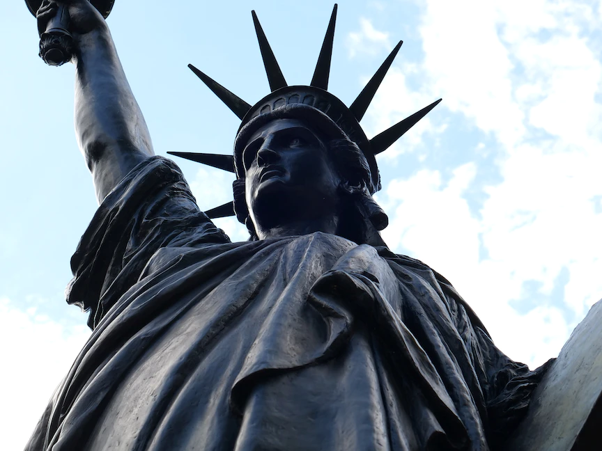 تمثال الحرية على الجزيرة التي تحمل اسمه بمانهاتن، نيويورك - REUTERS