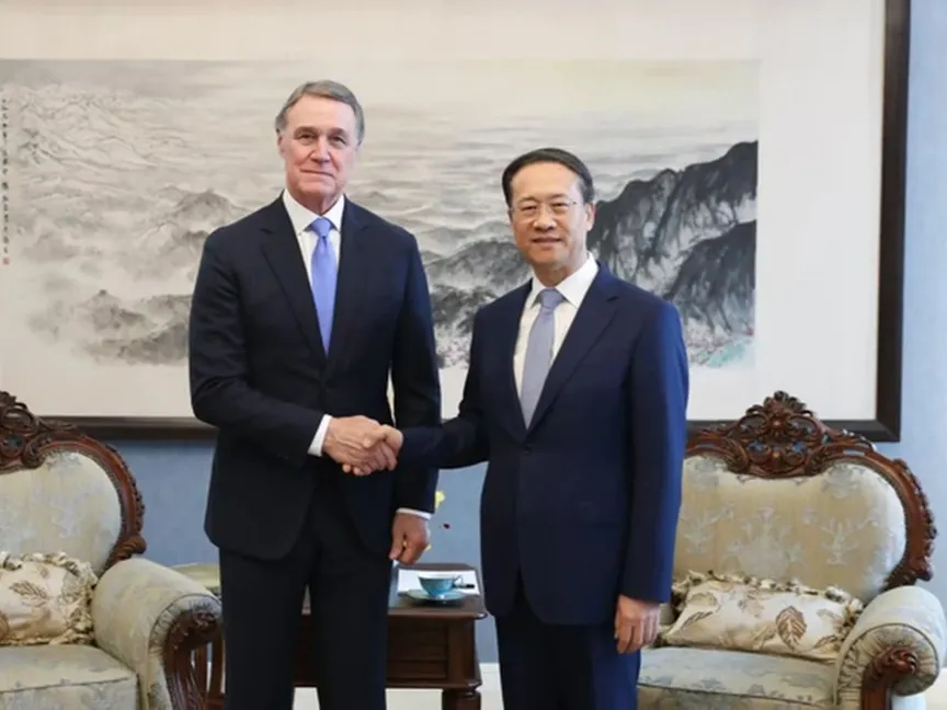 نائب وزير الخارجية الصيني ما تشاو شيوي يستقبل السفير الأميركي الجديد لدى الصين، ديفيد بيردو في بكين. 21 مايو 2025 - scmp