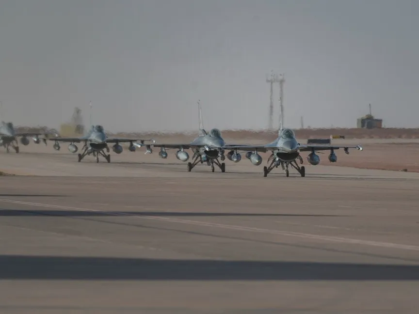صورة نشرتها القيادة المركزية الأميركية لطائرات F-16 في منطقة بالشرق الأوسط. 23 أبريل 2024 - twitter/CENTCOM