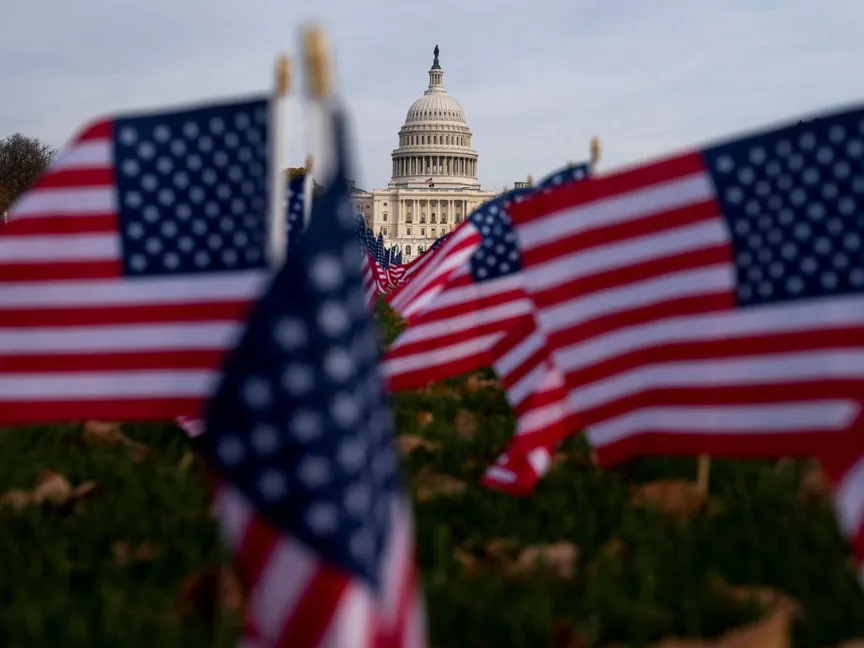 في عام التجديد النصفي.. انسحابات الجمهوريين تعزز آمال الديمقراطيين في "موجة زرقاء"