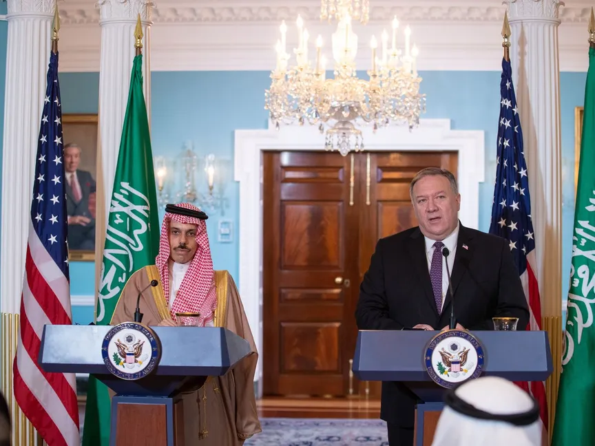 وزير الخارجية الأميركي مايك بومبيو ونظيره السعودي فيصل بن فرحان خلال المؤتمر الصحافي - موقع وزارة الخارجية السعودية