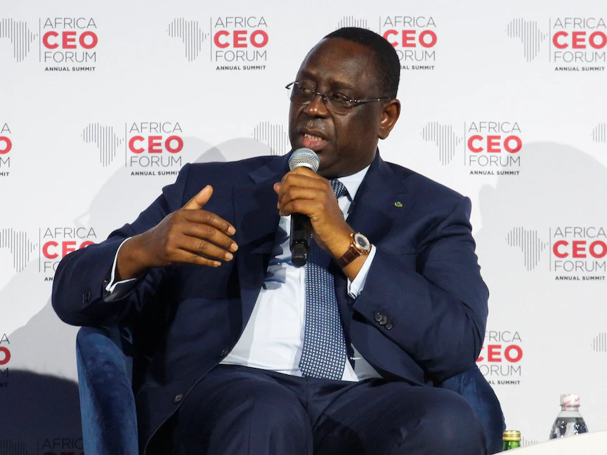 الرئيس السنغالي ماكي سال يتحدث خلال جلسة بمنتدى الرؤساء التنفيذيين في إفريقيا بكوت ديفوار- 14 يونيو 2022 - REUTERS