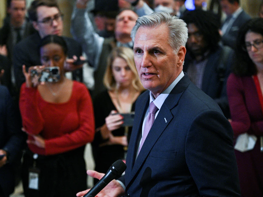 زعيم الأغلبية الجمهورية كيفين مكارثي بعد انتخابه رئيساً لمجلس النواب الأميركي- 7 يناير 2023 - REUTERS