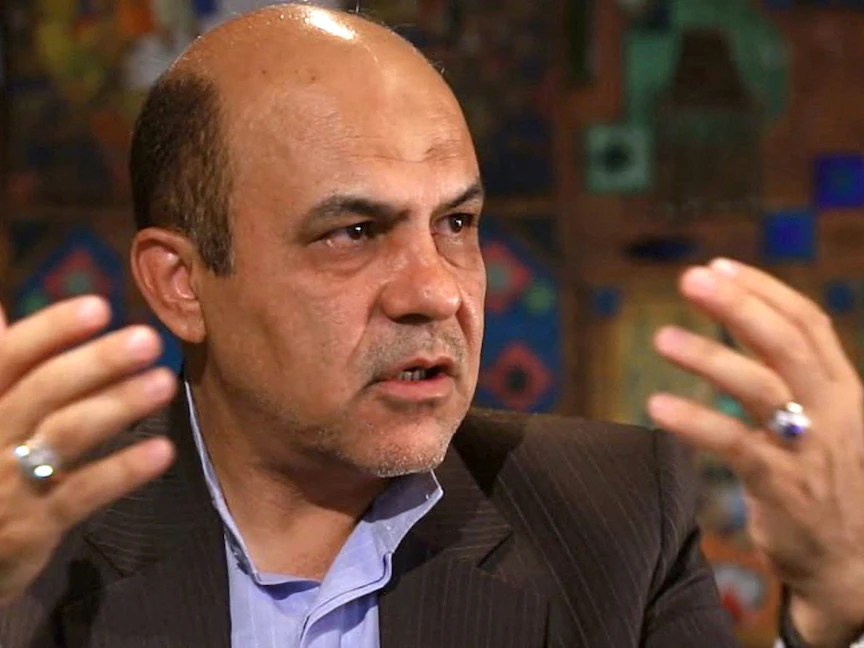 علي رضا أكبري نائب وزير الدفاع الإيراني السابق والمحكوم بالإعدام بتهمة التجسس خلال مقابلة مع موقع خبر أون لاين في طهران في صورة غير مؤرخة - REUTERS