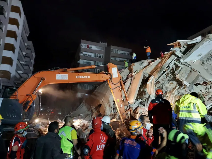 عمليات البحث عن مفقودين في زلزال أزمير مستمرة - REUTERS