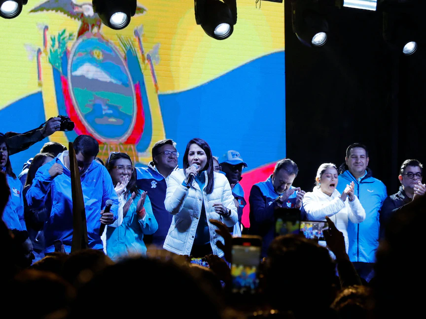 المرشحة الرئاسية في الإكوادور لويزا جونزاليس تتحدث ليلة إعلان نتيجة الانتخابات في العاصمة كيتو. 20 أغسطس 2023. - REUTERS