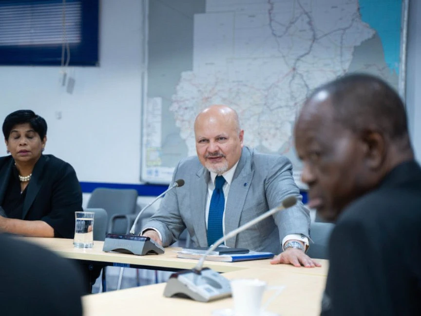 المدعي العام للمحكمة الجنائية الدولية كريم أسد خان خلال زيارته إلى الخرطوم بالسودان. 24 أغسطس 2022 - TWITTER/@CourPenaleInt