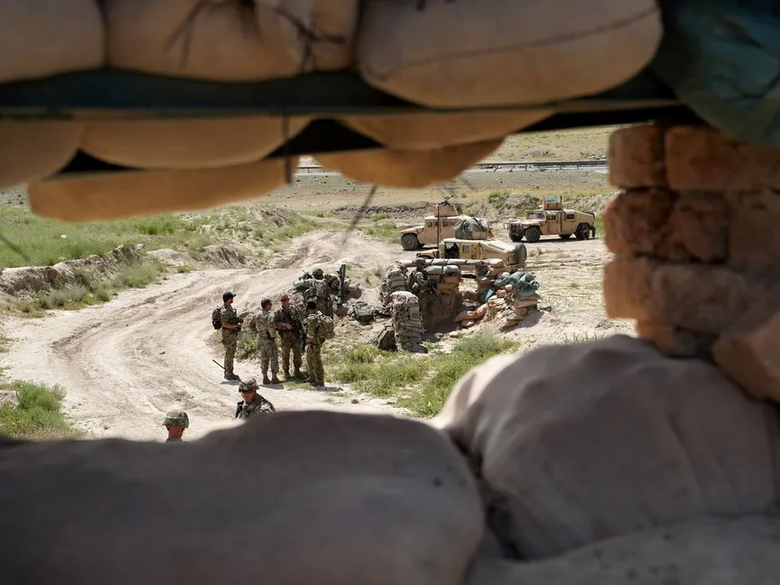 جنود أميركيون عند نقطة تفتيش للجيش الأفغاني غرب كابول - 6 يونيو 2019 - AFP