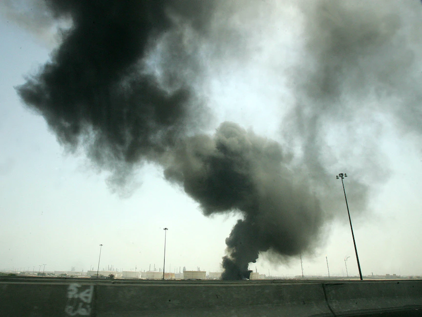 حريق سابق شهدته مصفاة ميناء الأحمدي في الكويت - 03 سبتمبر 2008 - AFP