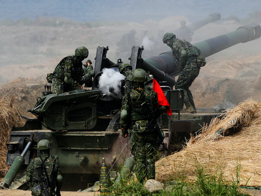 مناورة عسكرية بالذخيرة الحية في تايوان تحاكي عملية غزو الجيش الصيني للجزيرة، 30 مايو 2019 - REUTERS