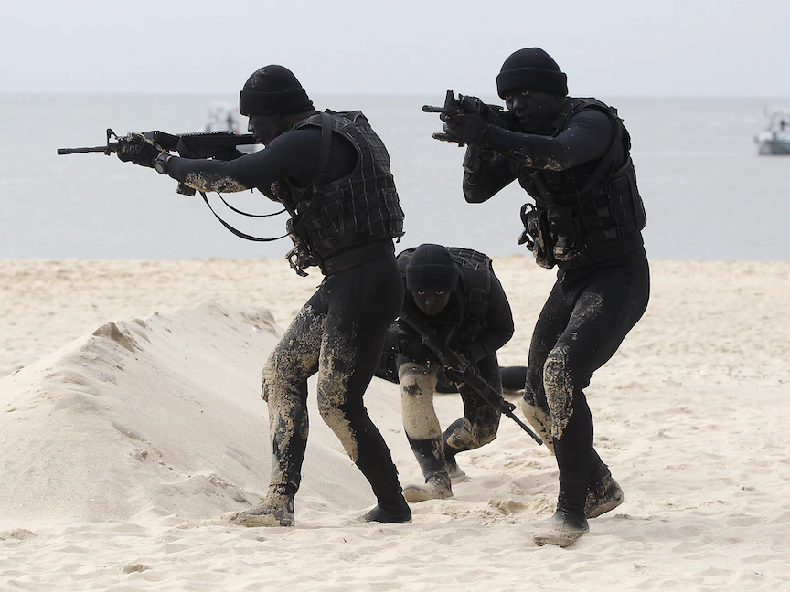 جنود تايوانيون خلال مناورات عسكرية في جزيرة كينمن - 26 يناير 2016 - REUTERS