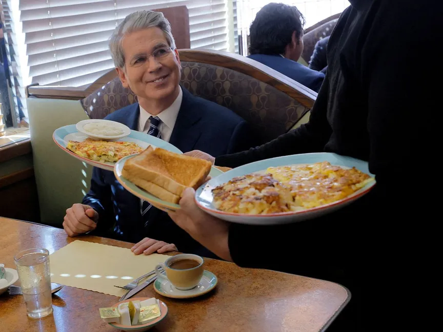 وزير الخزانة الأميركي سكوت بيسنت، خلال زيارة لمطعم ماكلين فاميلي، فرجينيا، الولايات المتحدة، 1 سبتمبر 2025 - REUTERS