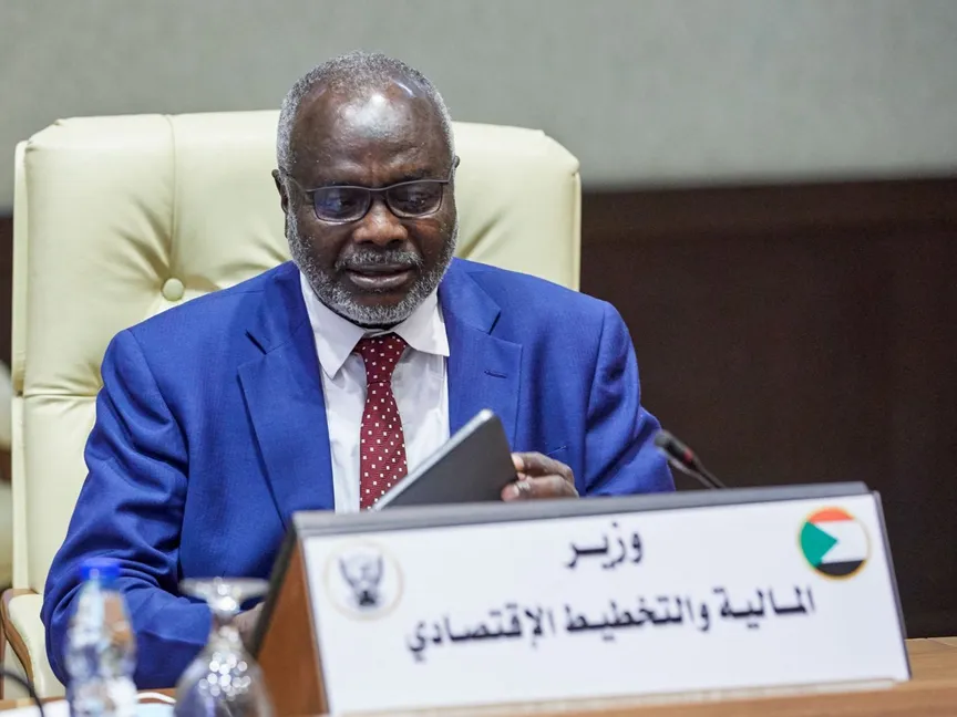 وزير المالية والتخطيط الاقتصادي في السودان جبريل إبراهيم خلال جلسة طارئة للحكومة في الخرطوم. 18 أكتوبر 2021 - AFP