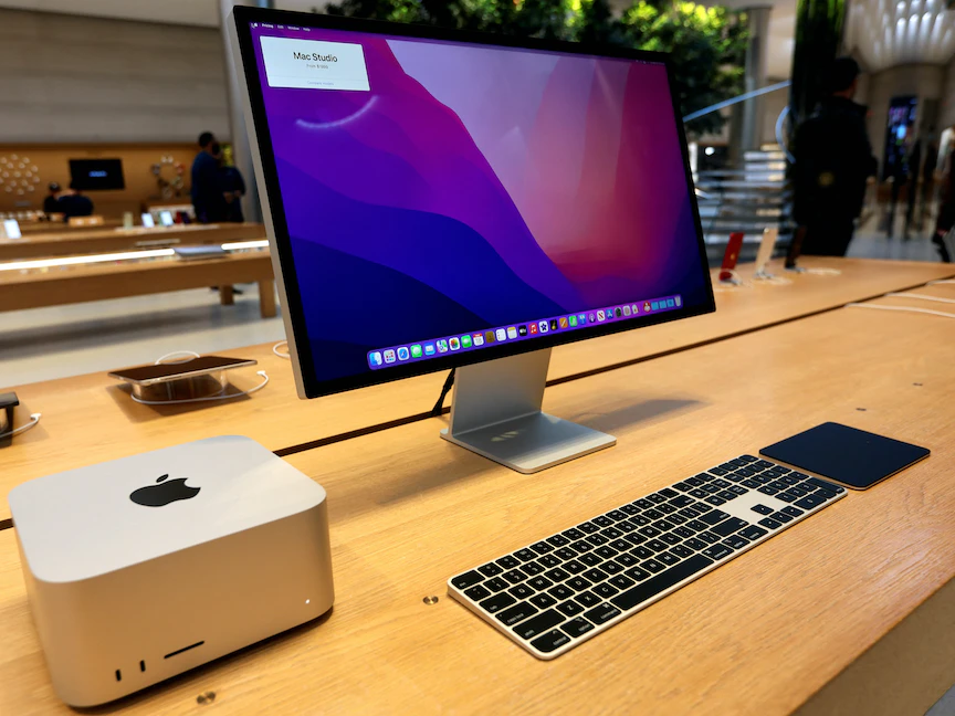 جهاز ماك في معرض لشركة أبل في نيويورك. 18 مارس 2022 - REUTERS