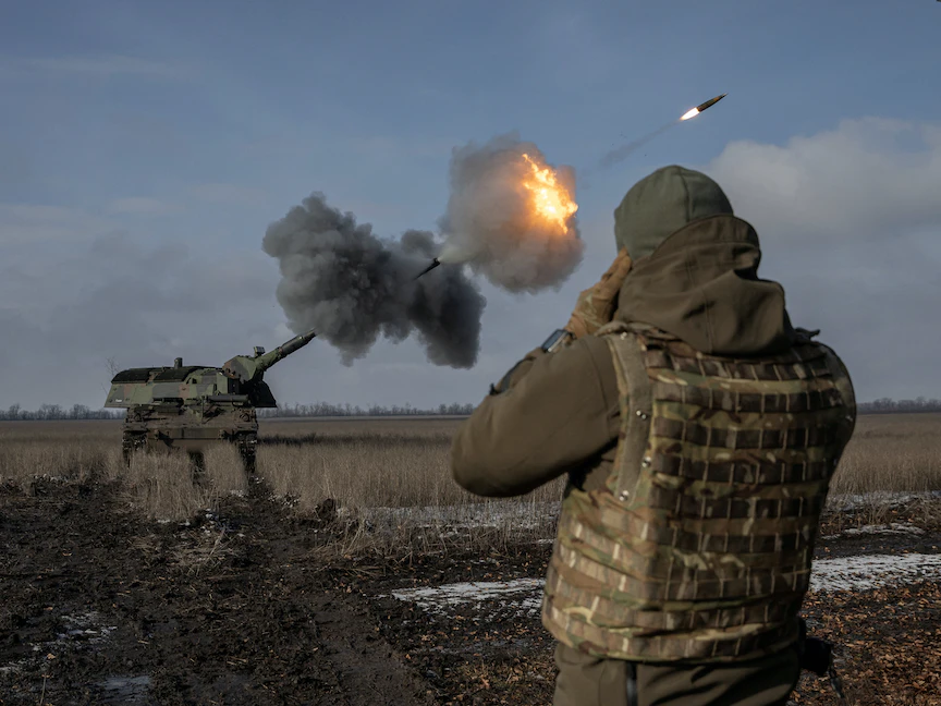 قصف أوكراني يستهدف مواقع للجيش الروسي في باخموت بشرق أوكرانيا. 5 فبراير 2023 - REUTERS