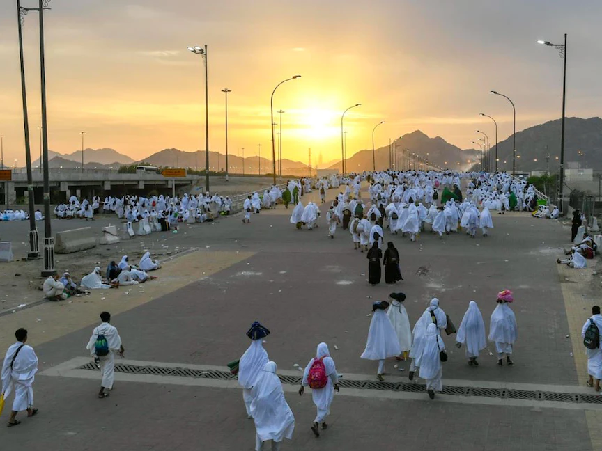 ضيوف الرحمن ينفرون من عرفات إلى مزدلفة بعد أداء ركن الحج الأعظم- السعودية- 8 يوليو 2022 - واس