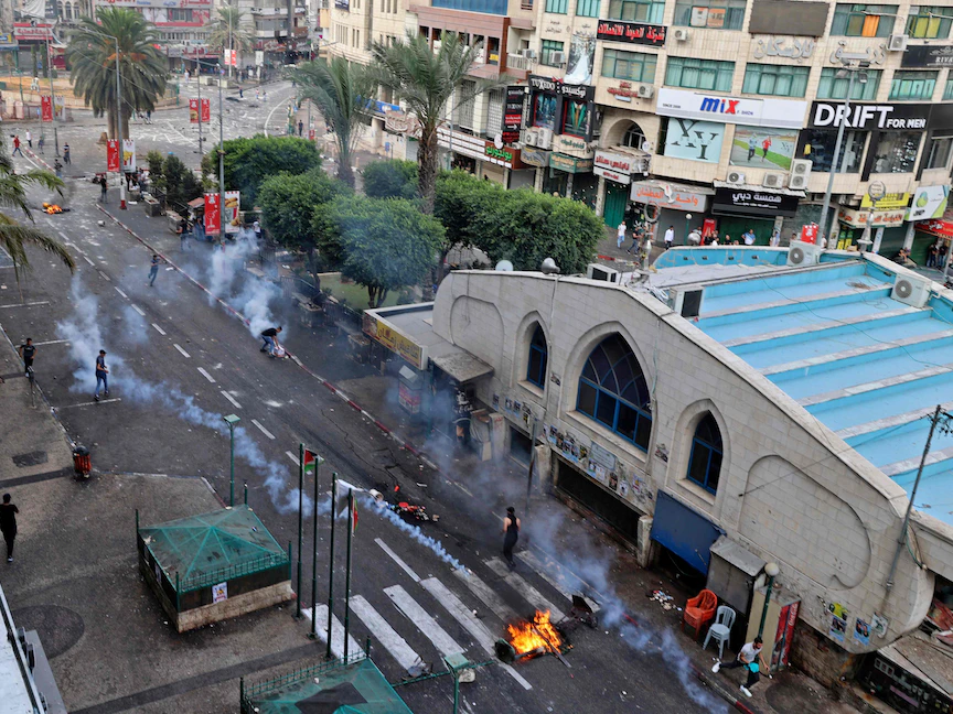 اشتباكات بين متظاهرين فلسطينيين وقوات الأمن الفلسطينية في مدينة نابلس بالضفة الغربية المحتلة- 20 سبتمبر 2022 - AFP