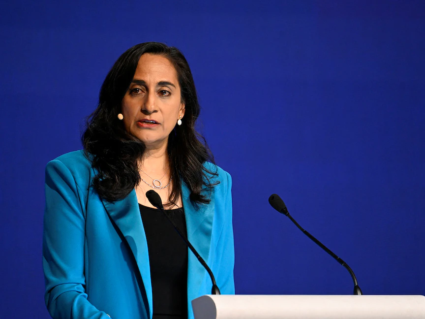 وزيرة الدفاع الكندية أنيتا أناند تتحدث بجلسة عامة خلال "حوار شانجريلا" في سنغافورة - 12 يونيو 2022 - REUTERS