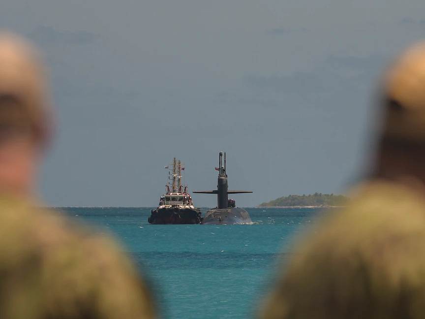 غواصة الصواريخ الباليستية USS West Virginia (SSBN-736) خلال زيارة ميناء دييجو جارسيا في المحيط الهندي. 28 نوفمبر 2022 - stratcom.mil