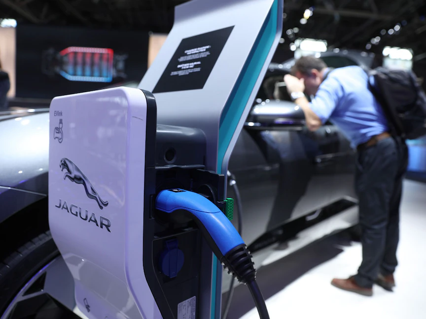 إحدى سيارات جاغوار الكهربائية في معرض باريس للسيارات - بلومبرغ