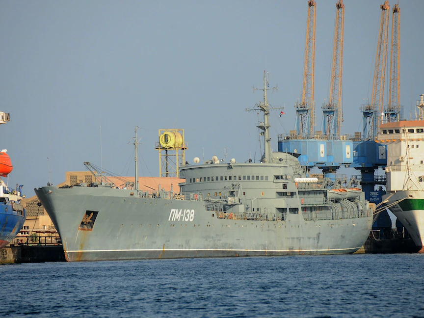 سفينة عسكرية تابعة للبحرية الروسية ترسو في ميناء بورتسودان - 2 مايو 2021 - AFP