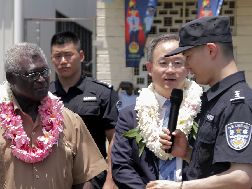 الصين وأستراليا تصعّدان التنافس في المحيط الهادئ بـ"هدايا" لجزر سليمان
