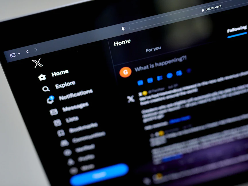 قائمة التحكم في حساب على موقع "X" (تويتر سابقاً) تظهر على جهاز كمبيوتر محمول - بلومبرغ