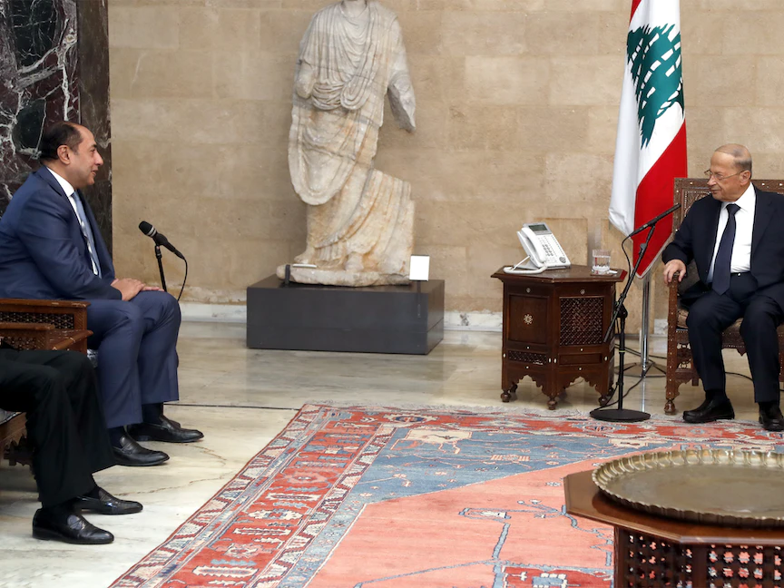 الرئيس اللبناني ميشال عون خلال استقبال السفير حسام زكي الأمين العام المساعد لجامعة الدول العربية في قصر بعبدا - لبنان - 8 نوفمبر 2021 - twitter/@LBpresidency