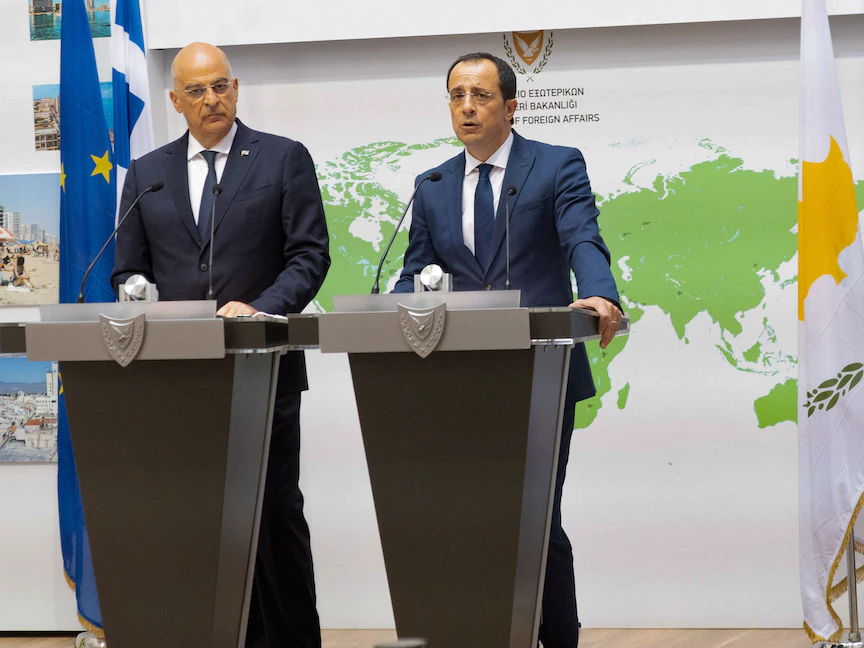 مؤتمر صحافي لوزير الخارجية القبرصي نيكوس كريستودوليدس ونظيره اليوناني نيكوس دندياس في نيقوسيا - 21 يوليو 2021 - AFP