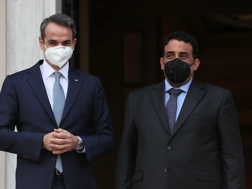 رئيس الوزراء اليوناني كيرياكوس ميتسوتاكيس يستقبل رئيس المجلس الرئاسي الليبي محمد المنفي بقصر ماكسيموس في أثينا- 14 أبريل 2021 - REUTERS