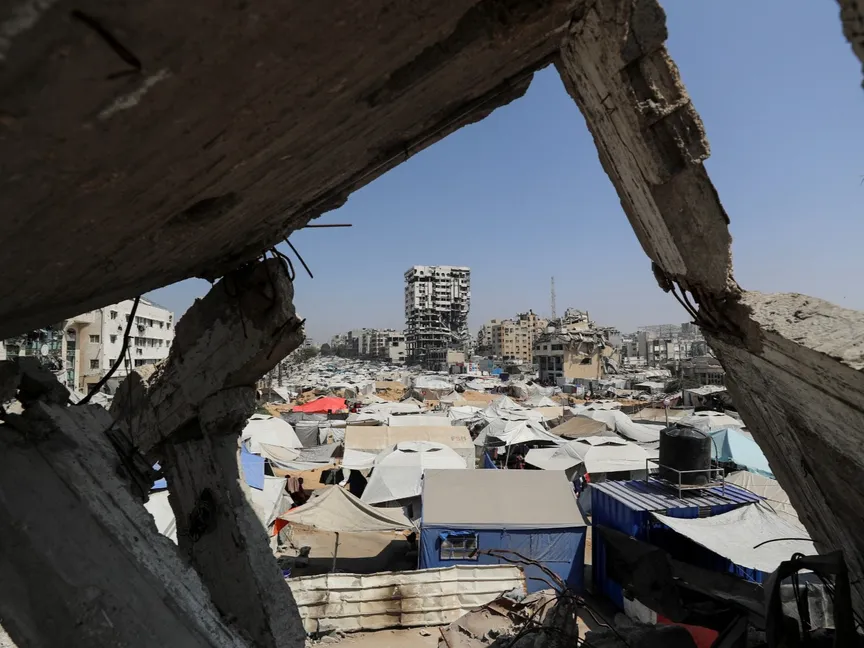 خيام تؤوي فلسطينيين نزحوا بسبب الهجوم الإسرائيلي في غزة. 6 يونيو 2025 - reuters