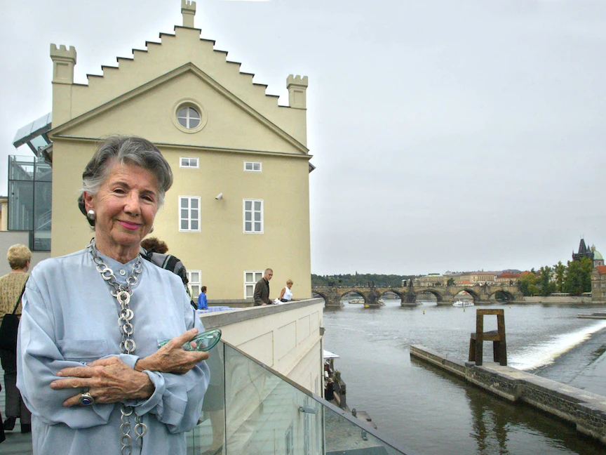 وفاة جامعة الأعمال الفنية التشيكية ميدا ملادكوفا عن 102 عام