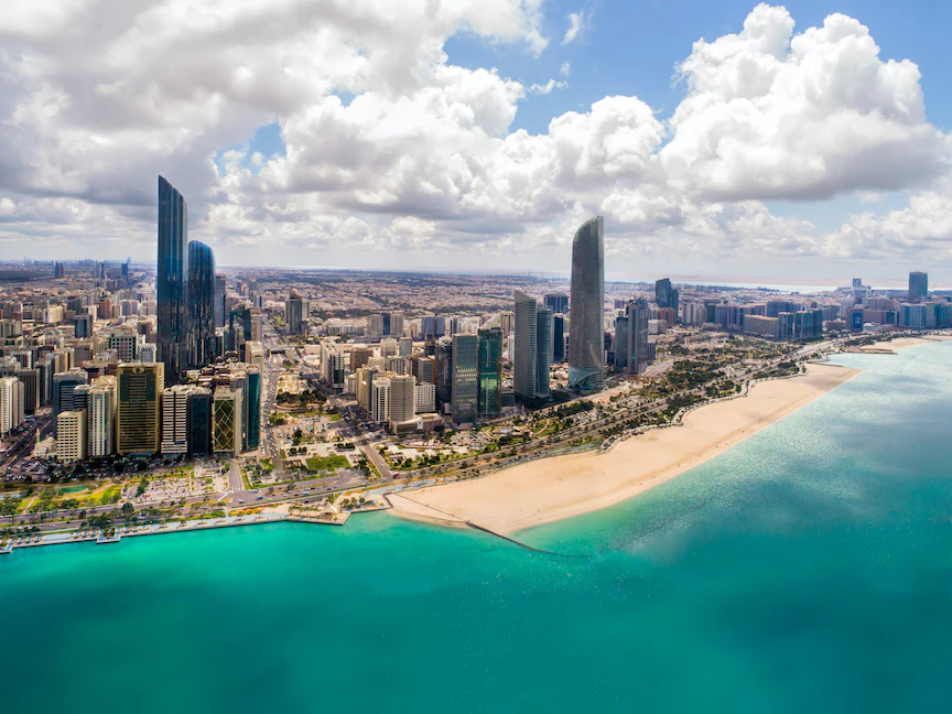 منظر عام لمدينة أبو ظبي - Shutterstock