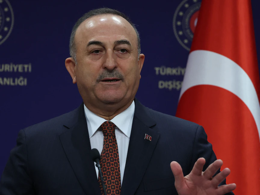 وزير الخارجية التركي مولود جاويش أوغلو خلال مؤتمر صحافي بعد لقائه نظيره التايلاندي في أنقرة. 26 يناير 2023 - AFP