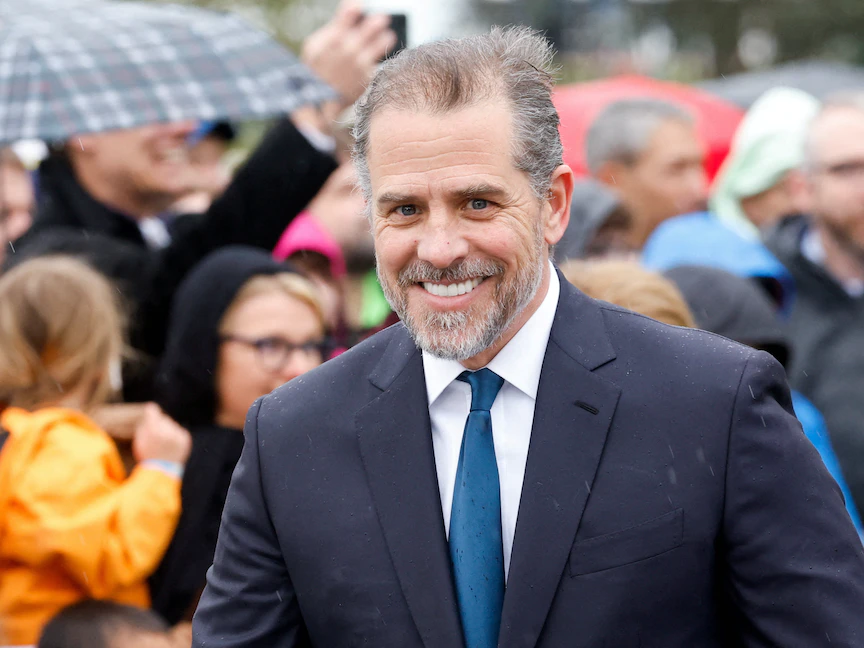 هانتر بايدن في الحديقة الجنوبية للبيت الأبيض في واشنطن، الولايات المتحدة- 18 أبريل 2022. - REUTERS