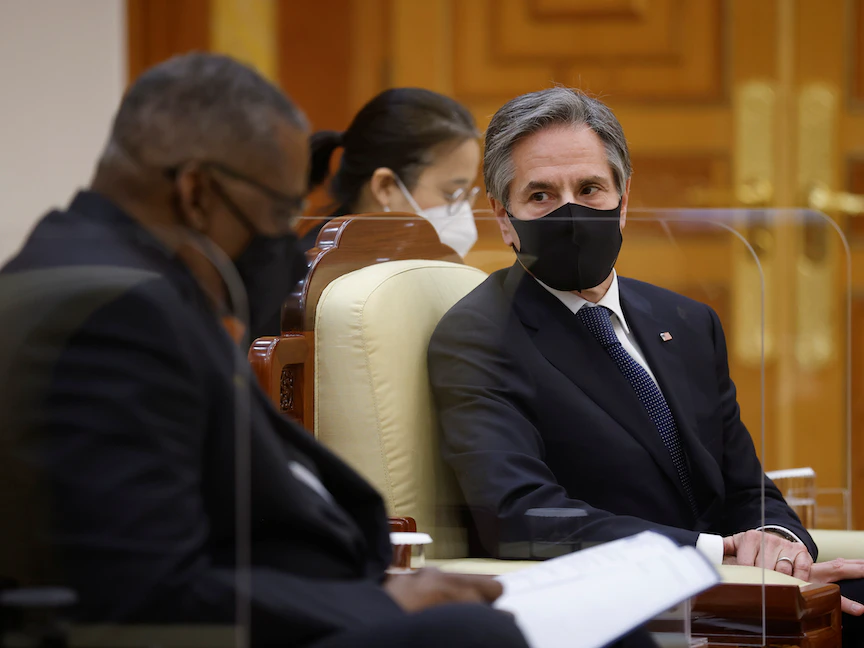 من اليمين: وزير الخارجية الأميركي أنتوني بلينكن ووزير الدفاع الأميركي لويد أوستن خلال زيارة كوريا الجنوبية- 18 مارس 2021 - REUTERS