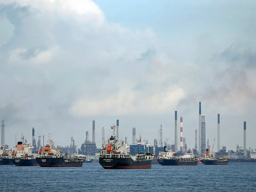 أحد أهم طرق الشحن في آسيا.. لماذا تتزايد المخاوف بشأن مضيق ملقا؟